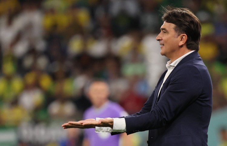 ޕްރެޝަރު އޮތީ އާޖެންޓީނާ އަށް: ޑަލިޗް