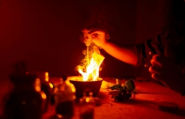 އާޖެންޓީނާ މޮޅުވުމުގެ ފަހަތުގައި އެ ގައުމުގެ 100 އަށް ވުރެ ގިނަ ސިހުރުވެރިން ކަމަށް ދައުވާ ކުރާ ބަޔަކު --ފޮޓޯ: ނިއުޔޯކް ޓައިމްސް