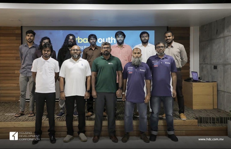 ބޯޓިން ދާއިރާ އަށް 10 ޒުވާނުން ތަމްރީނު ކުރަނީ