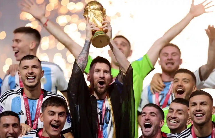 ކުޅިވަރުގައި ފަޚުރާއި ހިތާމަ އަދި އީދެއްގެ އަހަރެއް