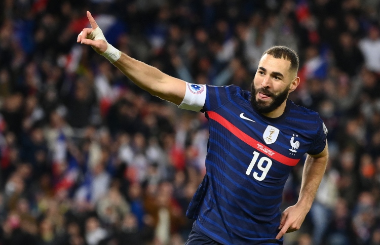 ބެންޒެމާ ގައުމީ ޓީމަށް ކުޅުން ހުއްޓާލައިފި