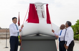 State Minister for Foreign Affairs of Japan, Takei Shunsuke, Minister of National Planning and Infrastructure, Mohamed Aslam and Foreign Minister Abdulla Shahid inaugurating the Tetrapod Monument -- Photo: Planning Ministry