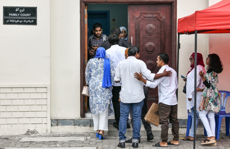 "އާއިލީ ޝަކުވާ ސޯޝަލް މީޑިއަށް ނުގެނެސް ވާހަކަދައްކާ"