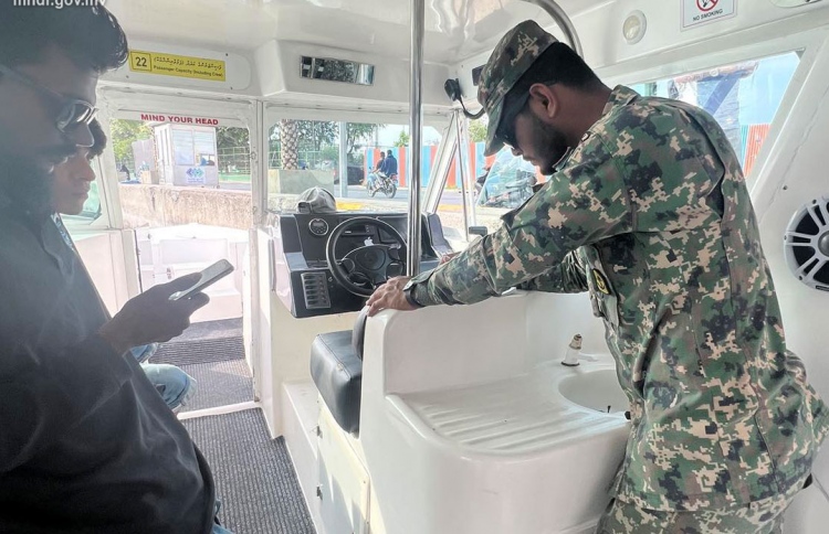 ސްކޫލު ބަންދާ ދިމާކޮށް އުޅަނދުފަހަރު ޗެކްކުރަނީ