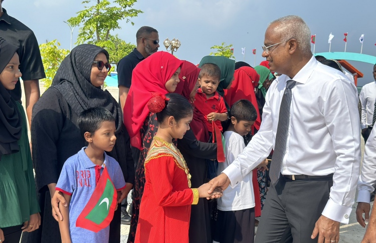 އެއްބައިވަންތަކަމުގެ ދުވަހަށް ރައީސް ކޮޅުފުއްޓަށް