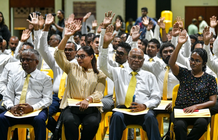 އިންތިހާބު ކޮމެޓީ އެކުލަވާލުން ބޮޑު ކޯޅުމަކަށް!