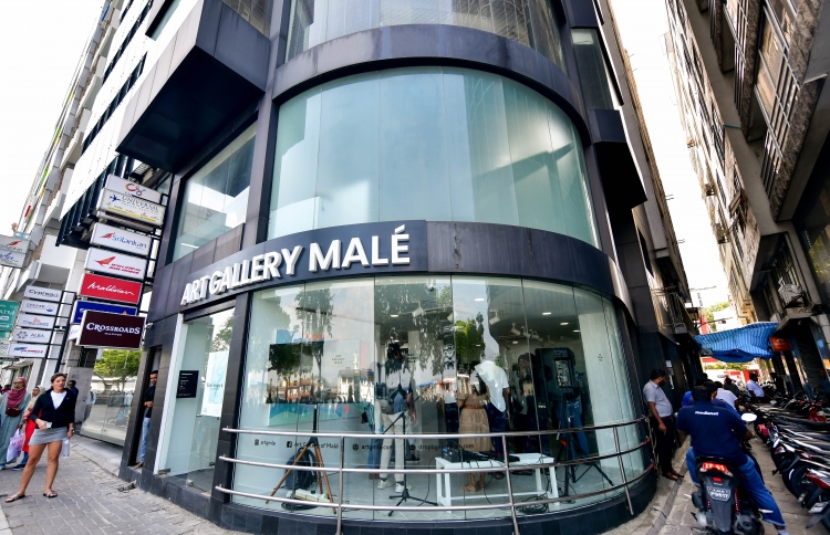 ކްރޮސްރޯޑްގެ ލައުންޖް އޭރިއާ މާލެ އާޓް ގެލެރީގައި