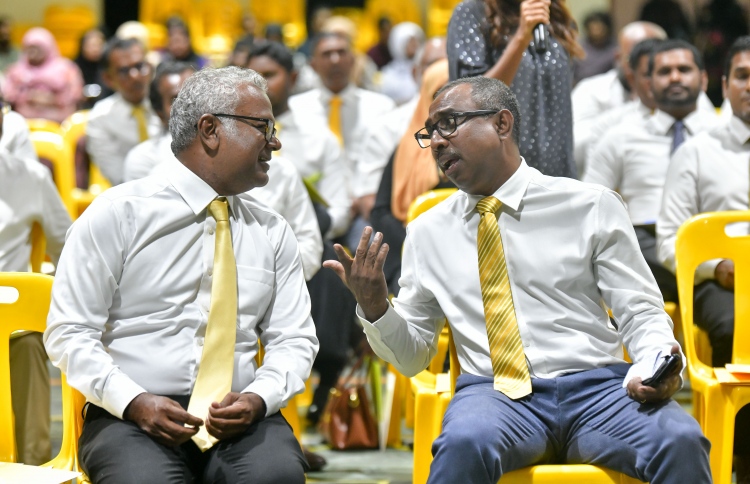 ރައީސް ވަކިކުރާނެ ކަމުގެ އިންޒާރު އާޒިމް ދީފި