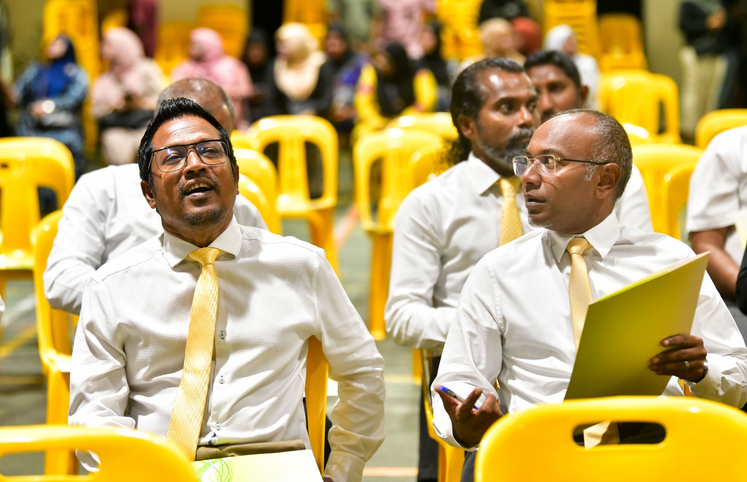 އެމްޑީޕީ ގައުމީ މަޖިލީހުގައި ފިކުރެއްގެ ދިރުން ފެކްޝަންގެ މެންބަރުން-- ފޮޓޯ: ނިޝާން އަލީ | މިހާރު