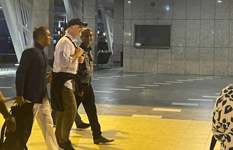 ފީފާގެ ރައީސް އިންފަންޓީނޯ، މިރޭ ވެލާނާ އިންޓަނޭޝަނަލް އެއާޕޯޓްގައި: ރާއްޖޭގައި ޗުއްޓީ ހޭދަ ކުރެއްވުމަށް ފަހު އޭނާ ވަނީ ފުރާވަޑައިގެންފަ