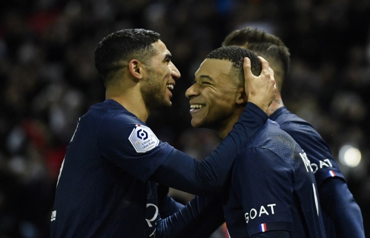 ނޭމާ އަށް ރަތެއް، ޕީއެސްޖީ މޮޅުކޮށްދިނީ އެމްބާޕޭ