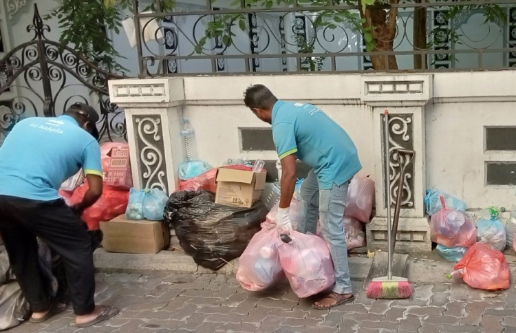 މަގުތަކަށް ނެރޭ ކުންޏާ ދޭތެރޭ ދެފަރާތުން އަރައިރުން!