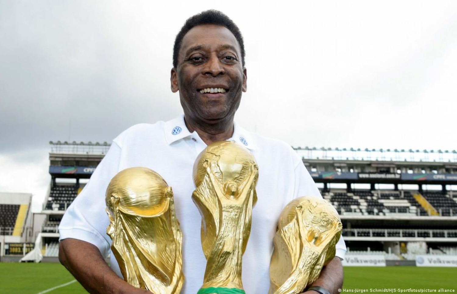 ބްރެޒިލްގެ ފުޓްބޯޅަ ލެޖެންޑް ޕެލޭ.