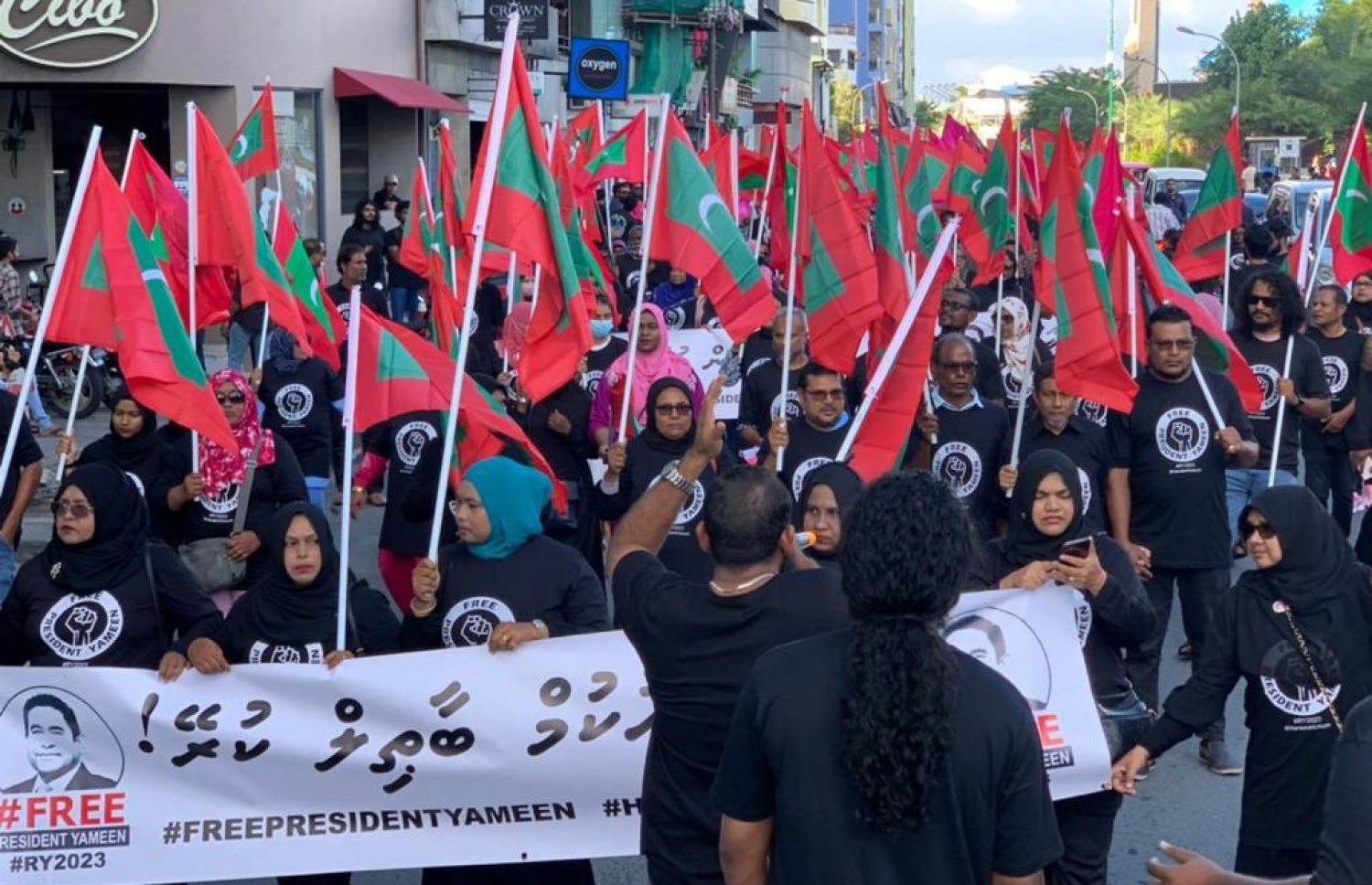 ރައީސް ޔާމީން މިނިވަންކުރަން ގޮވާލައި، ޕީޕީއެމުން ހިނގާލަނީ: ޕީޕީއެމުން ބާއްވާ "ހޯޕް ކޮންފަރެންސް"ގައި ޕީޕީއެމާއި ޕީއެންސީން 1200 އަށް ވުރެން ގިނަ މެމްބަރުން ބައިވެރިވާނެ.-- ފޮޓޯ: ޕީޕީއެމް