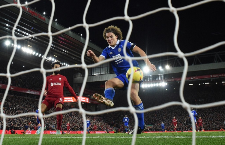 ބައިކޮޅަށް ވަން ދެ ގޯލުން ލިވަޕޫލަށް އުނދަގޫ މޮޅެއް