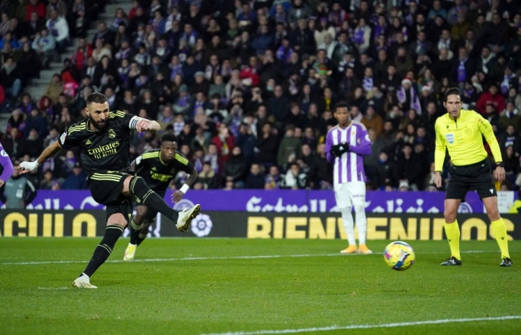 ޕެނަލްޓީގެ އެހީގައި ރެއާލް ކުރިއަށް