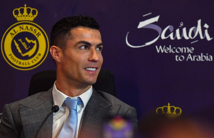 އަހަރެންގެ މަސައްކަތް ޔޫރަޕުގައި ފުރިހަމަކޮށްފިން