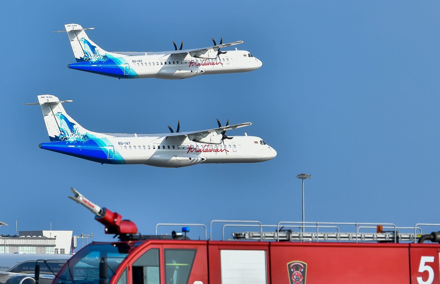 މޯލްޑިވިއަން އިން ރާއްޖެ ގެނައި ދެ އޭޓީއާރް ބޯޓު ރަންވޭއަށް ތިރި ކުރަނީ-- ފޮޓޯ: ނިޝާން އަލީ | މިހާރު