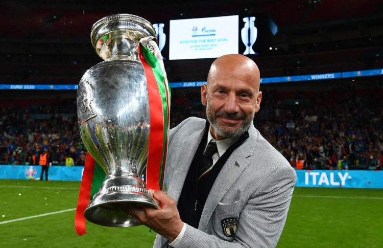 އިޓަލީ ފުޓްބޯޅަ ލެޖެންޑް ވިއާލީ މަރުވެއްޖެ