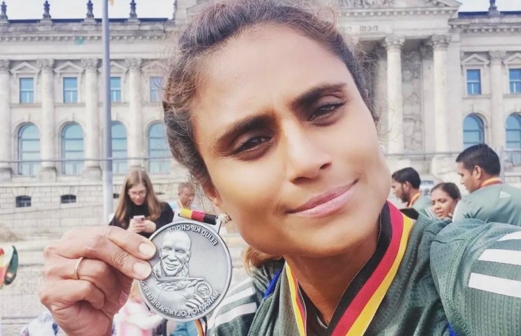 ޖަރުމަންގެ ރޭހަކުން ޝަމްހާ އަށް ތިން ވަނަ