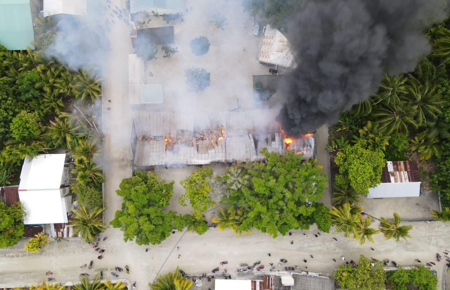 ފިޔޯރީ ސްކޫލުގައި މިއަދު ހަވީރު ރޯވެ އަނދަނީ.--