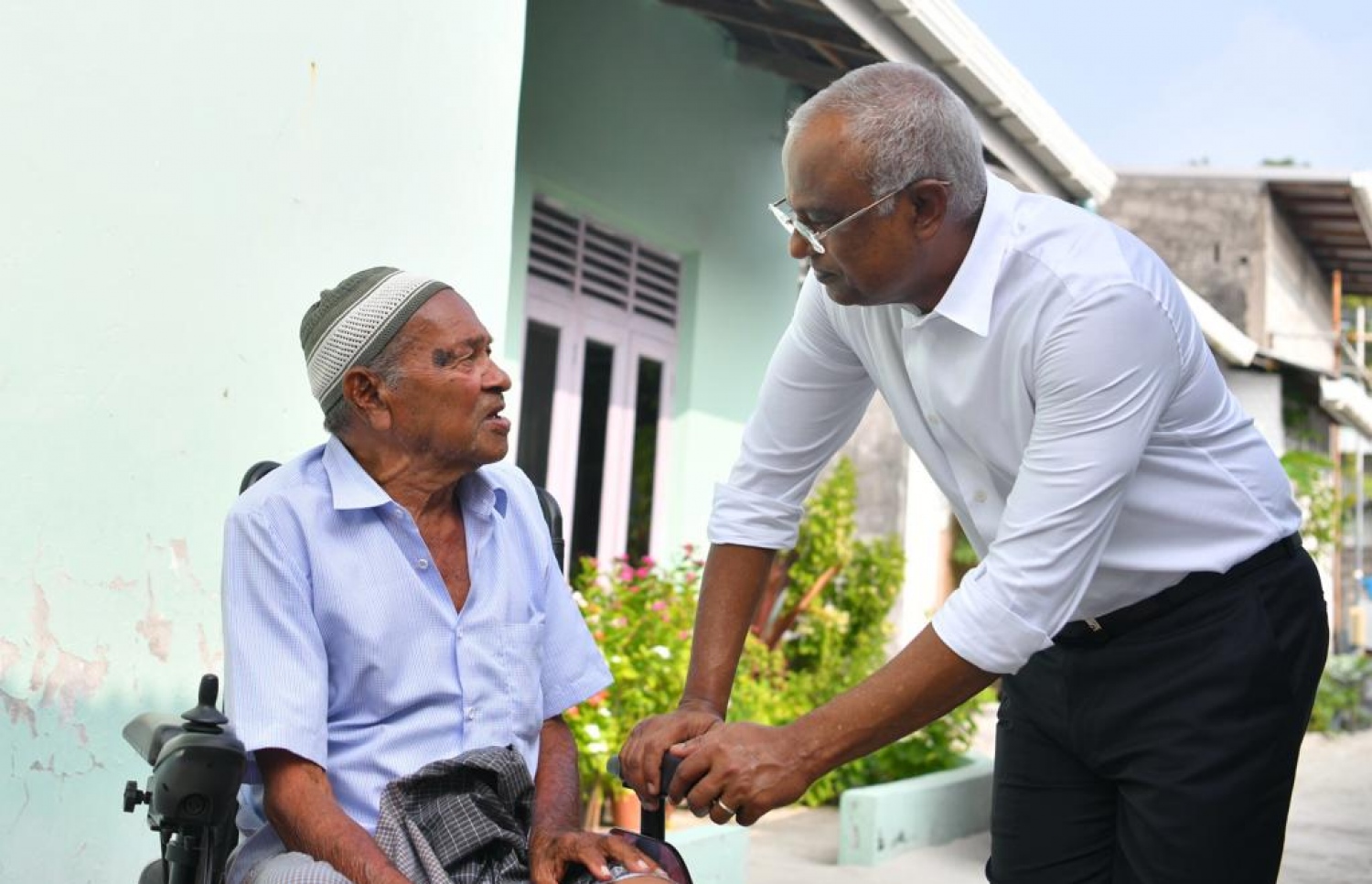 ރައީސް އިބްރާހިމް މުހައްމަދު ސޯލިހު، އޭދަފުށީގެ މީހަކާ މިއަދު ވާހަކަ ދައްކަވަނީ.