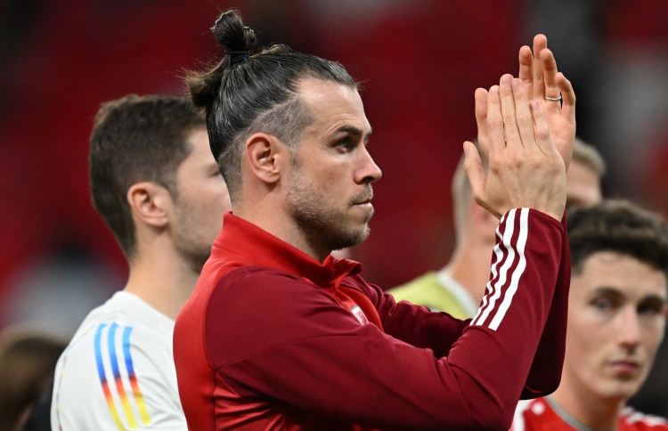 އުމުރުން 33 އަހަރުގައި ބޭލް ރިޓަޔާ ކުރީ ކީއްވެ؟