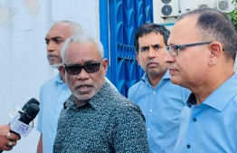 Opposition People's National Congress (PNC) Leader Abdu Raheem Abdullah speaking to the press after visiting former President Abdulla Yameen in Maafushi Prison in January 2023. PHOTO: MIHAARU