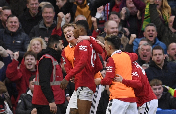 ފަހަތުން އަރައި ޔުނައިޓެޑުން ސިޓީ ފަހަތުގައި ވިއްދައިފި