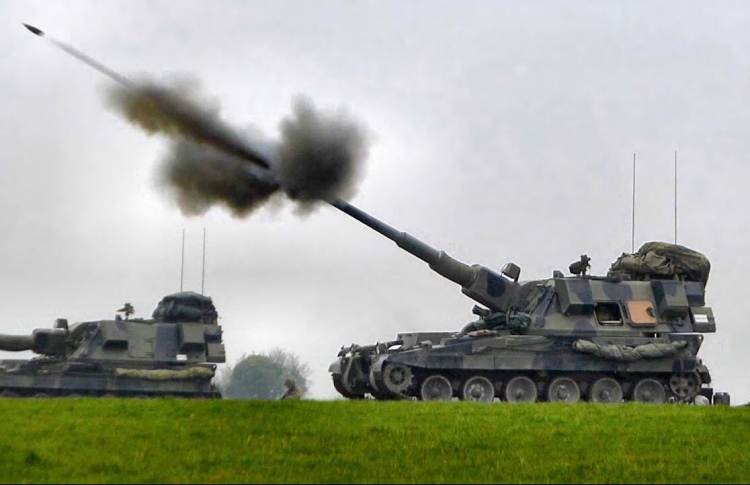 އިނގިރޭސި ވިލާތުން ޔޫކްރޭނަށް ބަރު ހަތިޔާރާއި ޓޭންކު