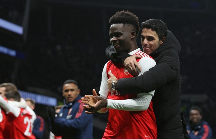 އާސެނަލް ކުރިއަށް، މޮޅަކާއެކު ޗެލްސީއަށް ހިތްހަމަޖެހުން