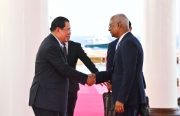 President Ibrahim Mohamed Solih greets the Prime Minister of Cambodia on his arrival in the Maldives -- Photo: President's Office