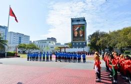 Cambodian Prime Minister Samdech Akka Moha Sena Padei Techo Hun Sen is officially welcomed by the heads of state of the Maldives during an entertainment ceremony held at Republic Square -- Photo: President's Office