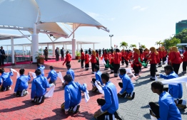 Cambodian Prime Minister Samdech Akka Moha Sena Padei Techo Hun Sen is officially welcomed by a high-level delegation from the Maldives during an entertainment ceremony held at Republic Square -- Photo: President's Office