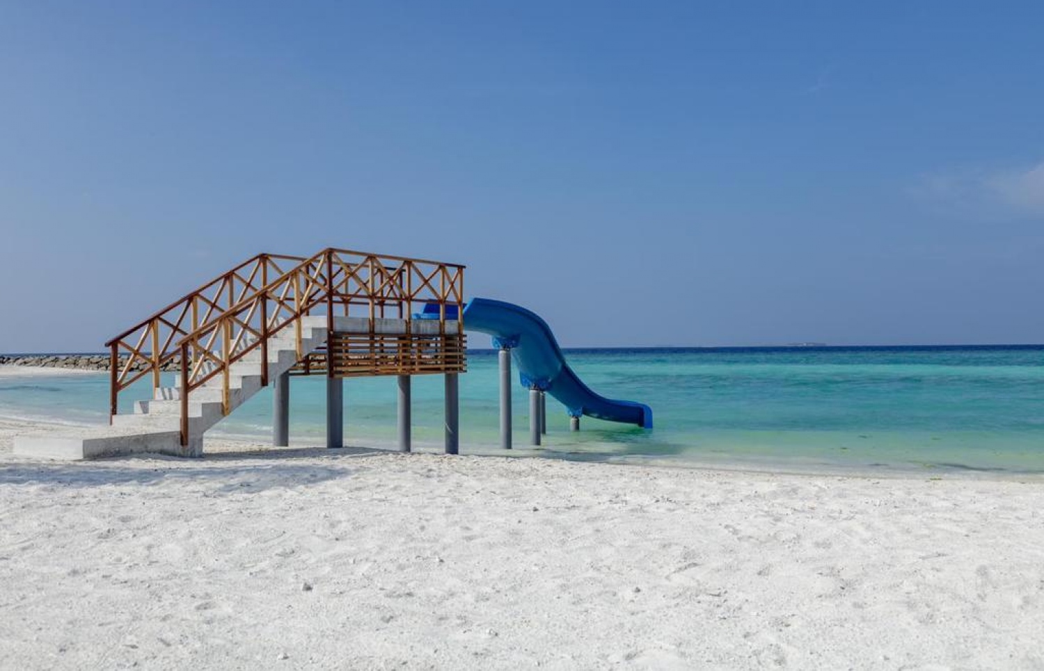 މޫދު ކުޅިވަރަށް ހާއްސަކޮށްފައިވާ ސްލައިޑެއް: މި ރަށުގެ ރެކްރިއޭޝަން ޓީމުން ކޮންމެ ދުވަހަކު ވެސް ކުޅިވަރުތައް ރާވާއިރު ޕިކްނިކް ޕެކޭޖްގެ ތެރެއިން އެ ކުޅިވަރުތަކުގައި ބައިވެރިވެވޭނެ.