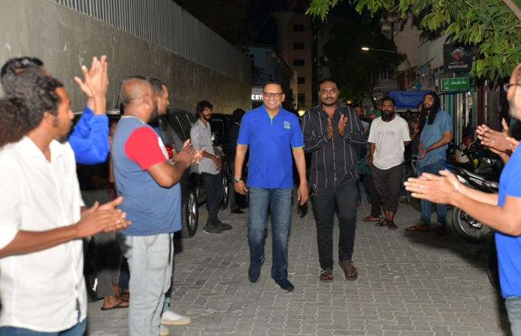 ވަޒީފާ ނުލިބޭ ޒުވާނަކު ނުބަހައްޓާނަން: ނާޒިމް