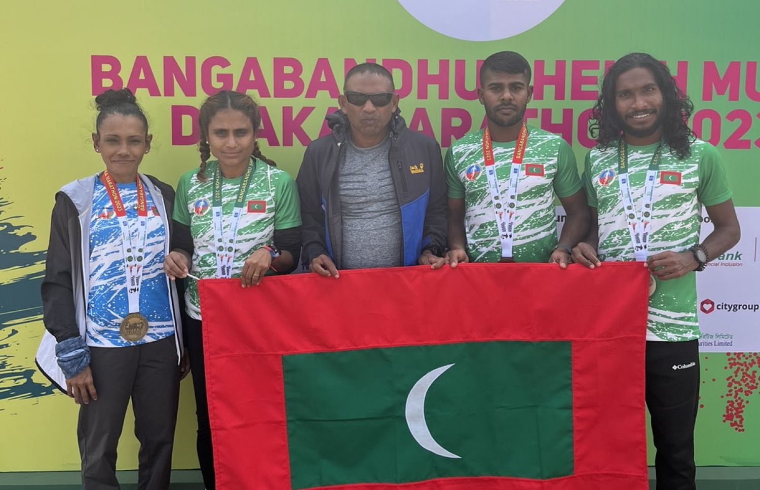 ބަންގްބަންދު މެރަތަންގައި ވާދަ ކުރި ދުވުންތެރިންނާއެކު ޓީމުގެ ކޯޗު ނަސްރު: