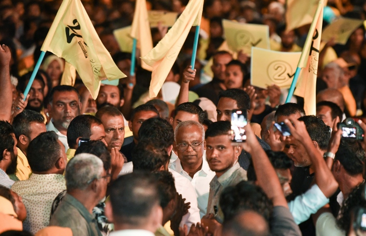 އިދިކޮޅުގައި ތިބެ ގޯސް، ސަރުކާރުގައި ކުރަނީ ދިފާއު!