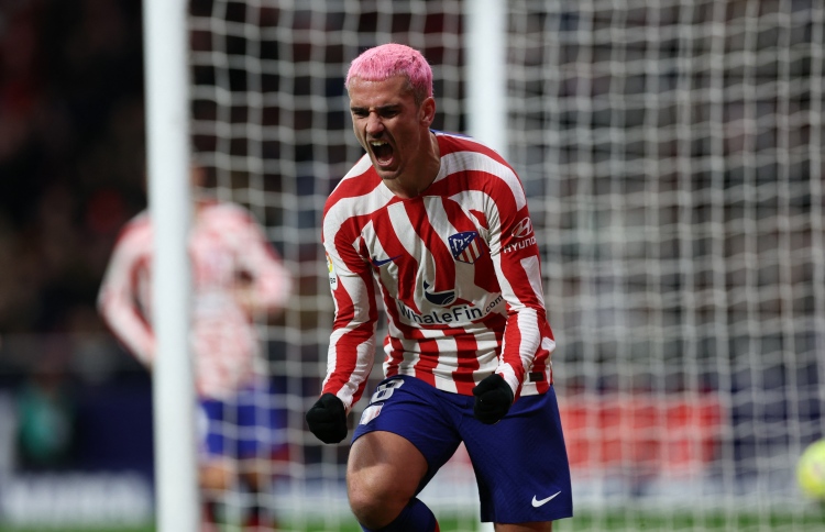 ބޮލުގައި ކުލަ ޖައްސަނީ އުފަލުގައި އުޅޭތީ: ގްރީޒްމަން