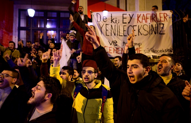 ޤުރްއާން އެންދުމުން ތުރުކީ-ސްވިޑްން ގުޅުން ގޯސްވެއްޖެ