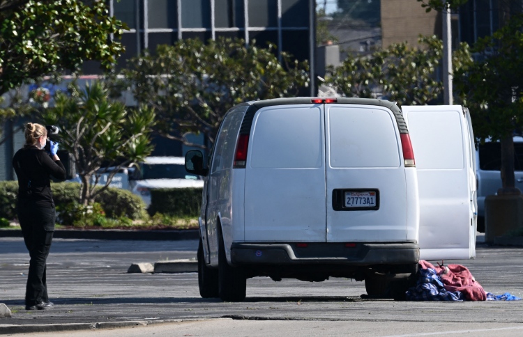 ކެލިފޯނިއާގައި އަނެއްކާވެސް ބަޑިޖަހައި 7 މީހުން މަރު