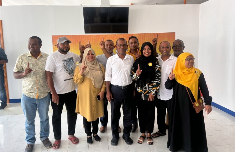 "މި ދަނީ ވަރަށް ހިތްހަމަޖެހިގެން، ވަރަށް އުފަލުން"