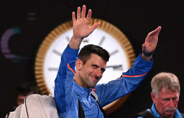 ޖޮކޮވިޗުގެ ބޮއިކޮޓާ އެކު ޕްރެޒެންޓަރު އޮންއެއާގައި މައާފަށް އެދިއްޖެ