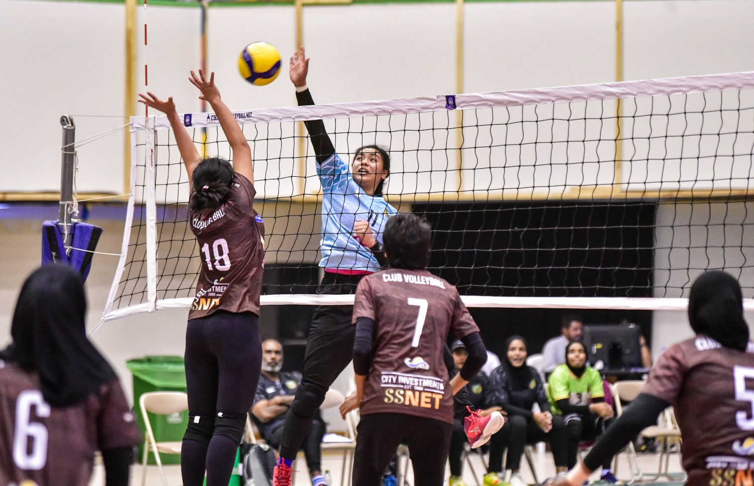 ފައިނަލް މެޗުގައި ވެމްކޯގެ ޕްރަތީބާ ހަމަލާއެއް ފޮނުވާލަނީ.-- ފޮޓޯ: ފަޔާޒު މޫސާ/ މިހާރު