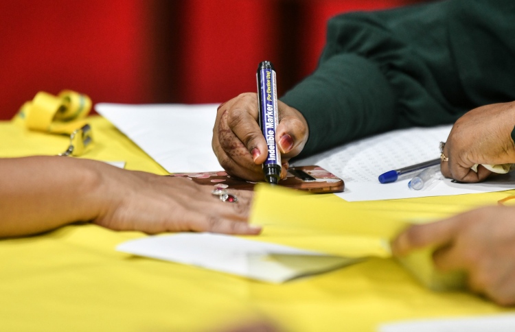 މުންޑޫ ވޯޓު ފޮއްޓަށް މާ ކުރިން ވޯޓު އެޅި ތުހުމަތު