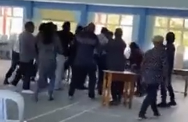 ވޯޓު ފޮށި ފަޅާލައިގެން ހައްޔަރުކުރީ ޕީޕީއެމް މީހެއް!