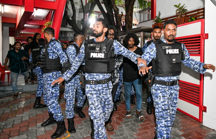 ރިޔާސީ އިންތިހާބެއްގައި ނުފެންނަވަރުގެ ހަމަނުޖެހުން!