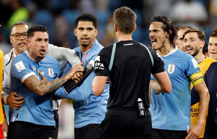 ރެފްރީންނާ ދިމާކުރި އުރުގުއޭ ކުޅުންތެރިންނަށް އަދަބުދީފި