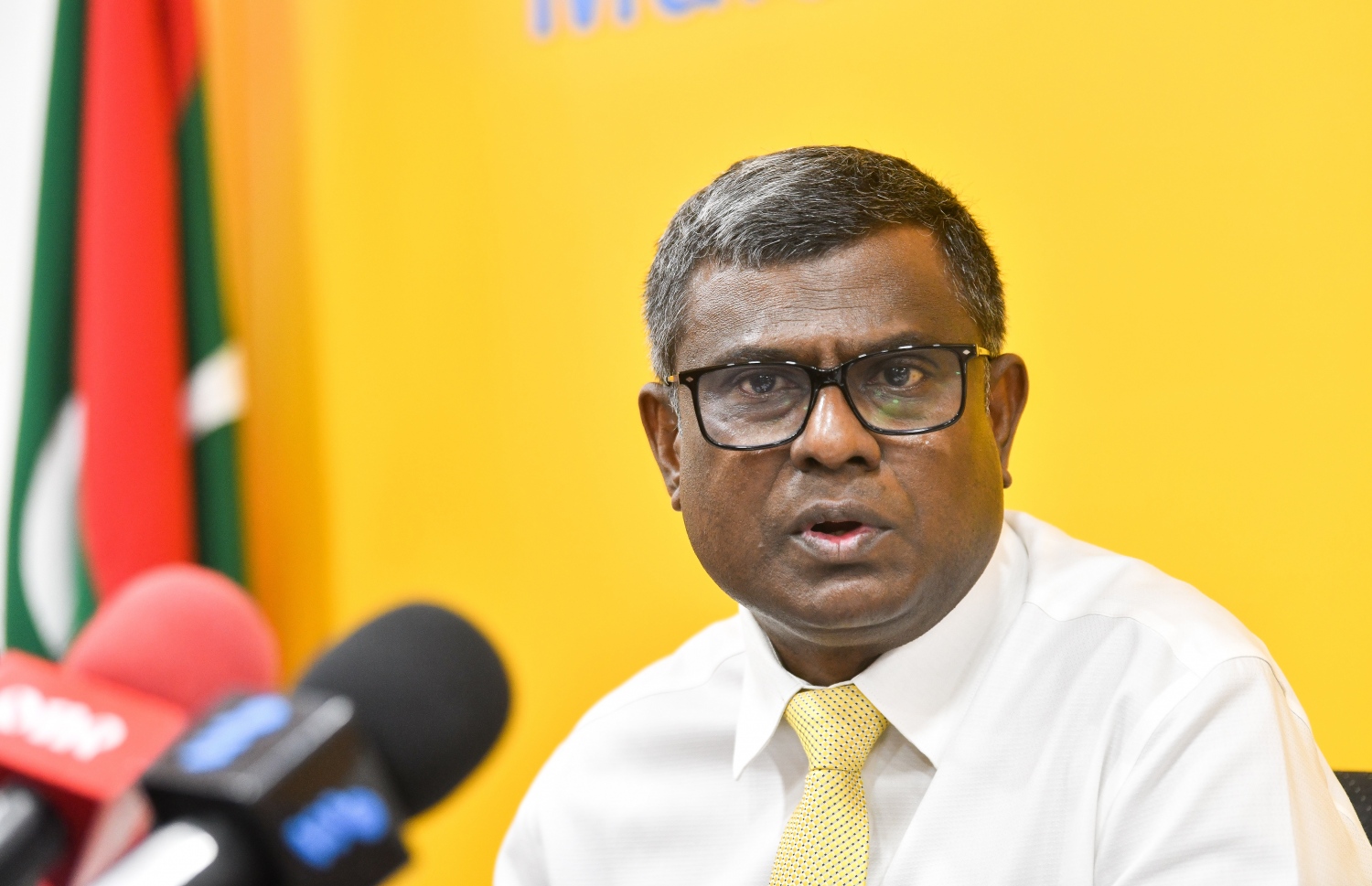 އެމްޑީޕީން ބޭއްވި ޕްރެސް ކޮންފަރެންސްގައި، އެ ޕާޓީގެ ޑެޕިއުޓީ ޗެއާޕާސަން އިބްރޭ ވާހަކަދައްކަވަނީ.-- ފޮޓޯ: ފަޔާޒު މޫސާ/ މިހާރު