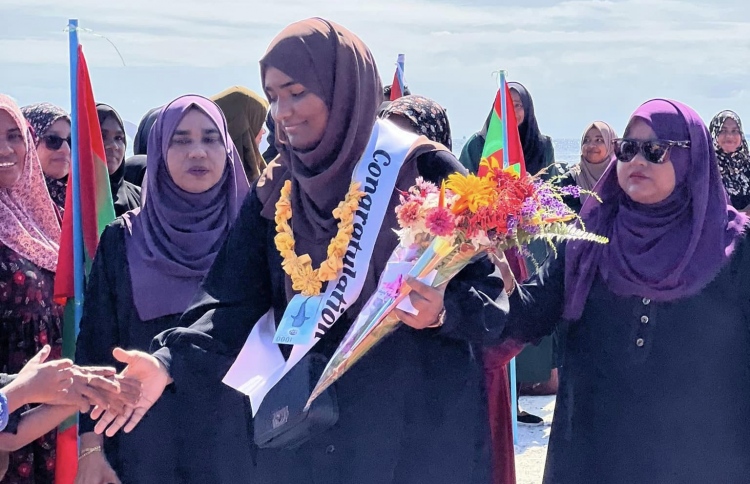 ފުރަތަމަ ހާފިޒަށް ރަށުގެ އެންމެ ހޫނު މަރުހަބާ!